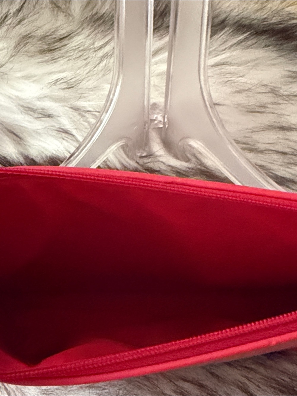 Givenchy parfums Bright Red Faux Leather Cosmetic Pouch & Marie Claire eyeliner - Picture 11 of 11